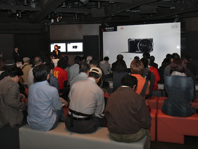 <b>トークショーが始まる直前の様子</b>