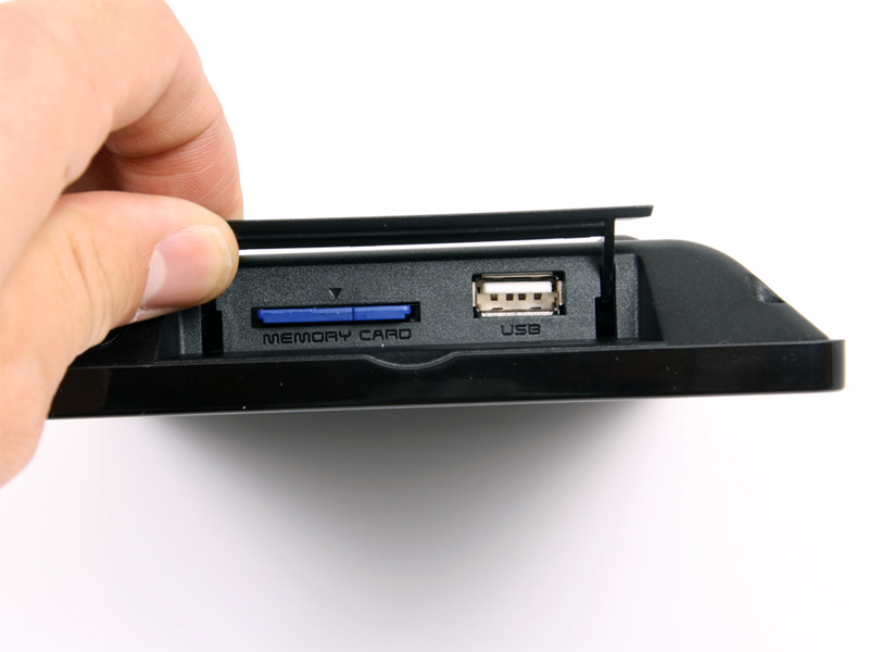 <b>SDメモリーカードスロットとUSB端子</b>