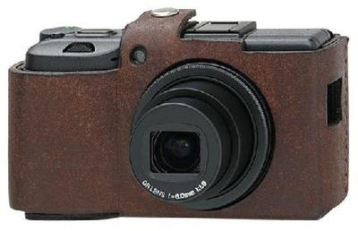 <b>第1回の賞品「GR DIGITAL III」とユリシーズ「GRD3ボディスーツ」</b>