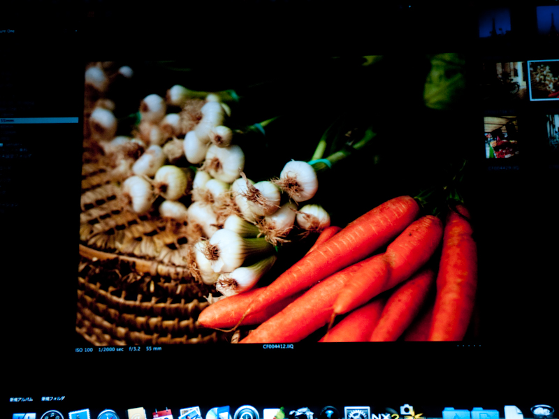 <b>会場のディスプレイでは階調を表現しきれず、セミナー終了後に上田氏のノートPCへ写真を直接見に来る来場者もいた</b>