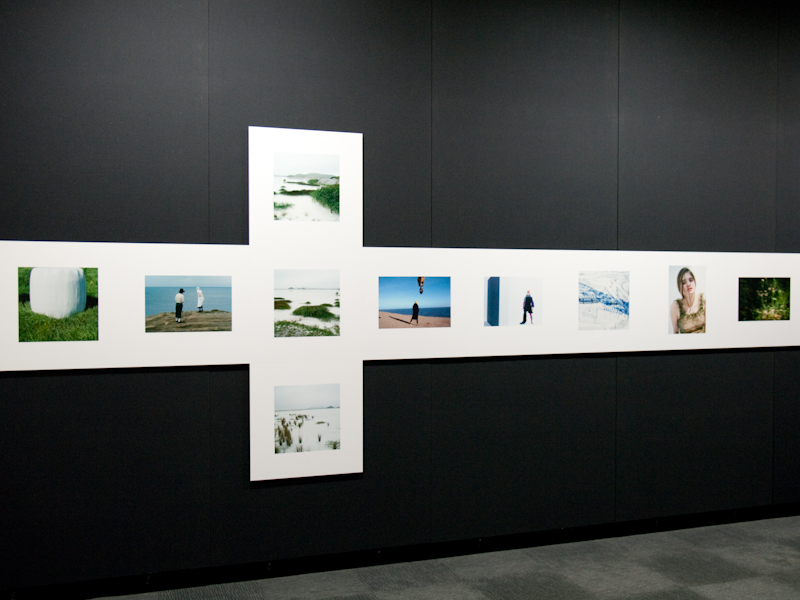 <b>70年代前後からJUN&amp;ROPEのイメージ広告、「anan」のロンドン特集、歌舞伎を取り入れた山本寛斎のロンドンでのファッションショー、西武百貨店の広告キャンペーンなどを手がけてきた</b>