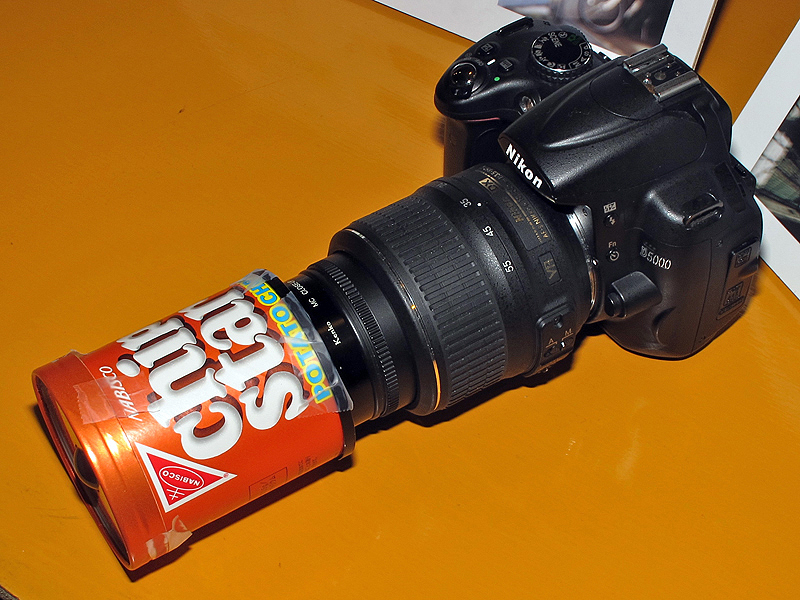 <b>「AF-S DX NIKKOR 18-55mm F3.5-5.6 G ED VR」と組み合わせたところ</b>