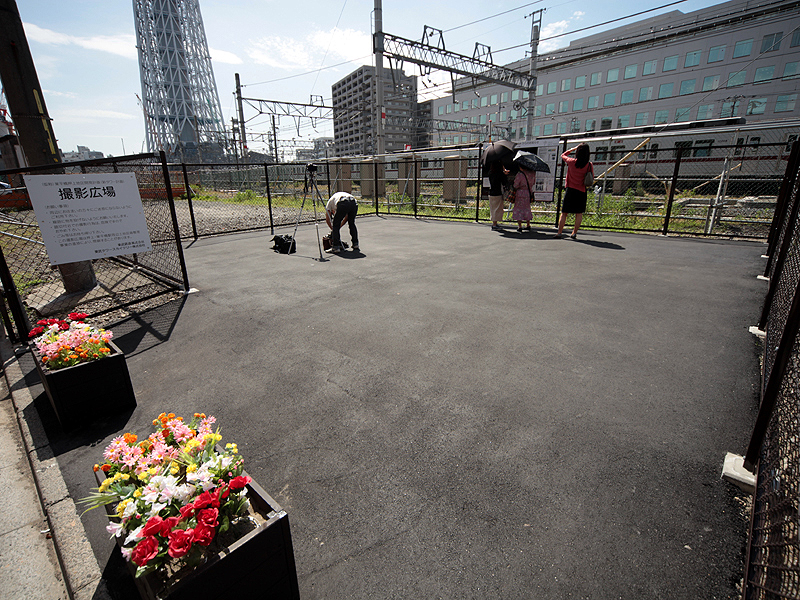 <b>こちらもオフィシャルに用意されている撮影スポット。三脚が使用できる</b>