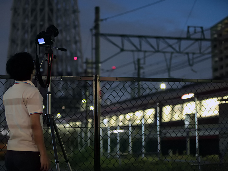 <b>撮影広場には日中に一度訪れたが、光がもうひとつだったので夜に再度訪れて夜景を狙った</b>