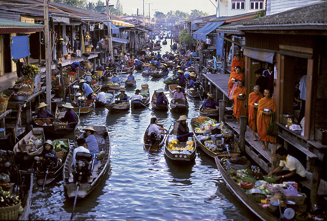 <b>(c) Waranun Chutchawantipakorn</b>