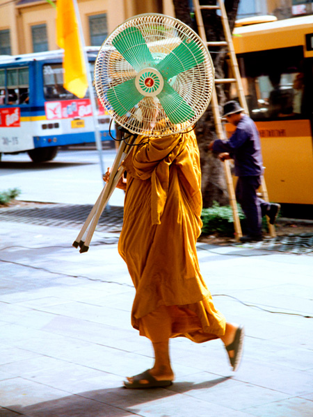 <b>(c) Dow Wasiksiri</b>