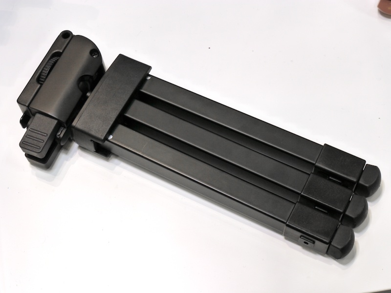 <b>CP+2010の会場でベルボンが展示した「CUBE」</b>