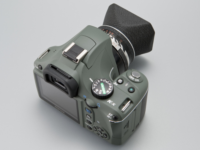 <b>このフードは標準レンズ用なので、APS-CのK-xとの組み合わせではケラレなしで撮影できる</b>