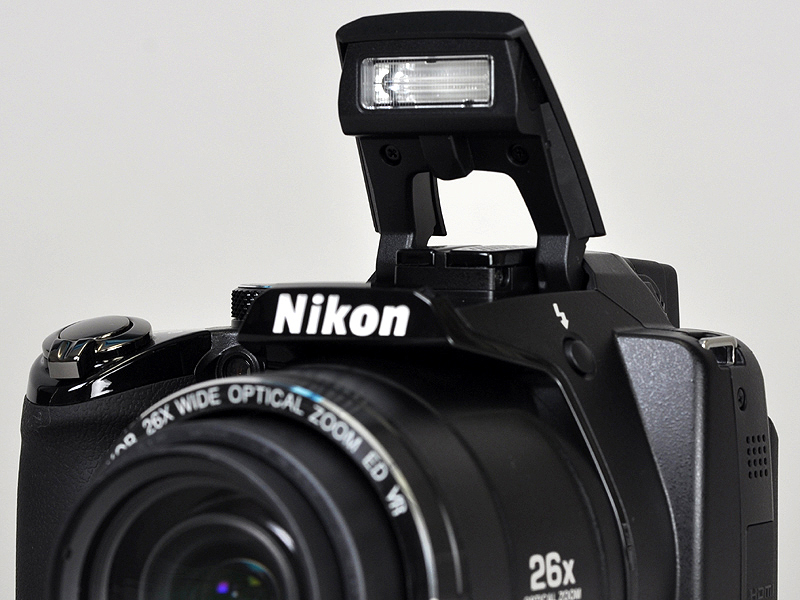 <b>内蔵ストロボをポップアップしたところ</b>