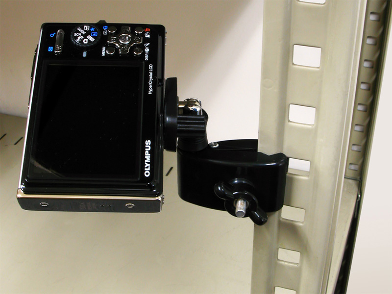 <b>スチール棚への取り付け例</b>