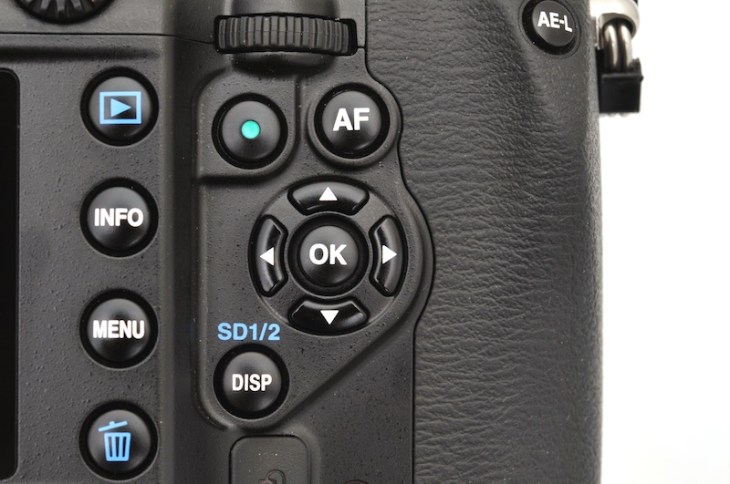 <b>十字ボタン付近</b>