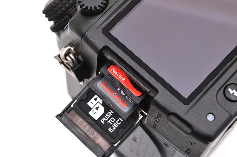 <b>記録メディアにSDHC/SDメモリーカードを採用</b>