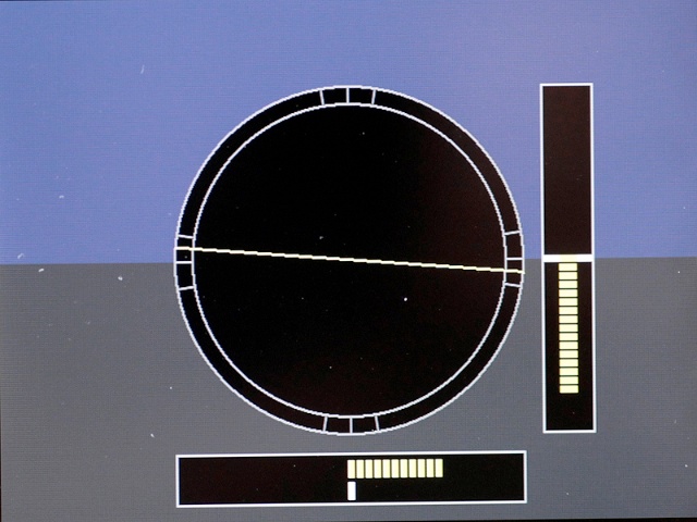 <b>水平・垂直2軸の電子水準器を装備</b>