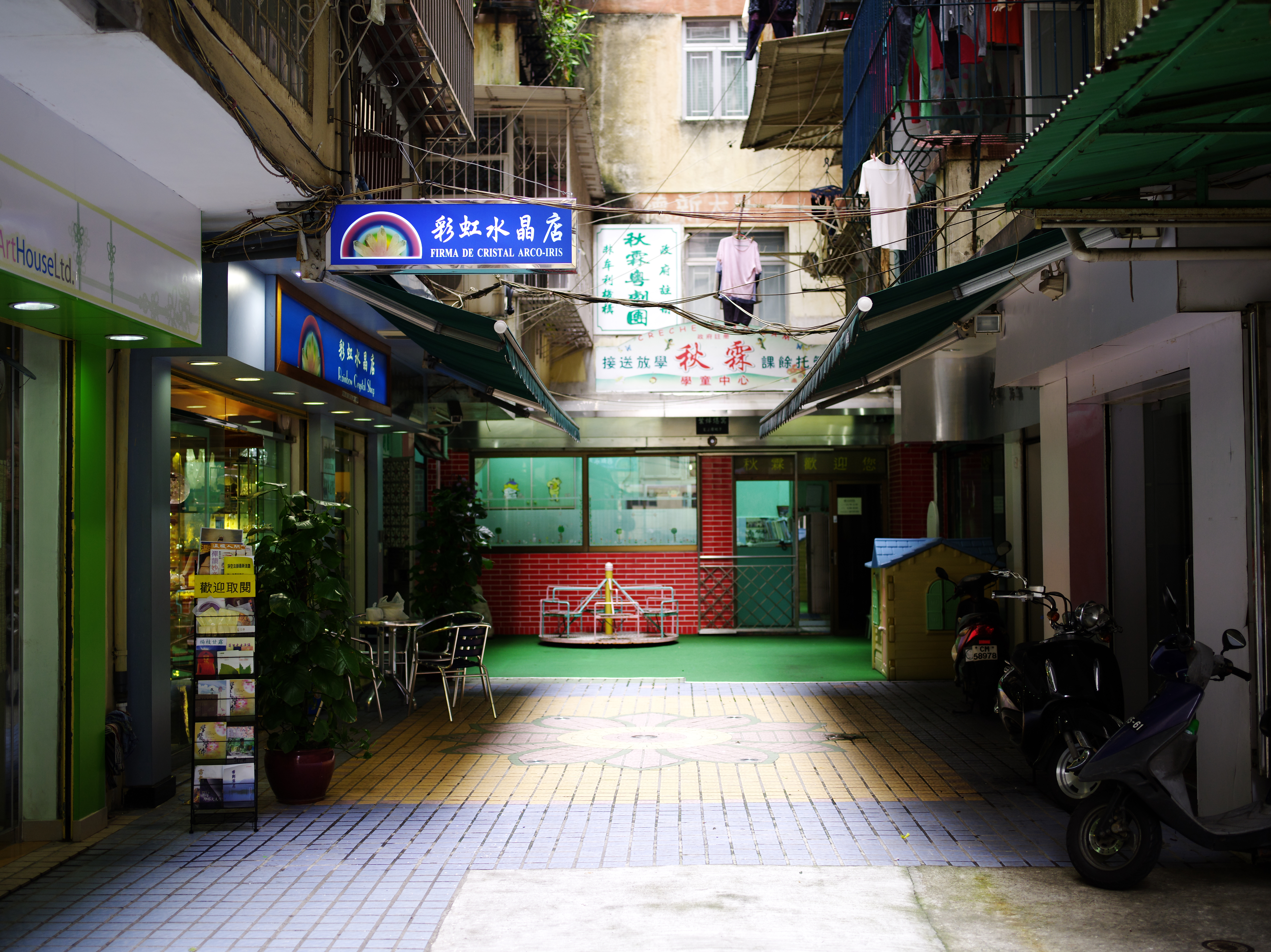 <b>645D / D FA 645 55mm F2.8 AL [IF] SDM AW / 約16.0MB / 7,264×5,440 / 1/200秒 / F3.2 / 0EV / ISO400 / WB:オート</b>