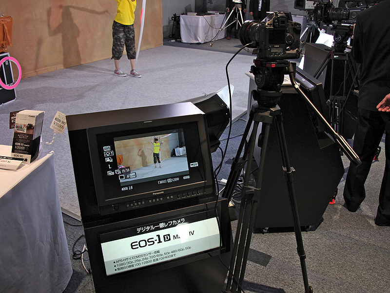 <b>外部モニターに映しての撮影体験も可能</b>