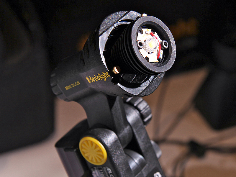 <b>点光源になるよう、シングルLEDを採用</b>