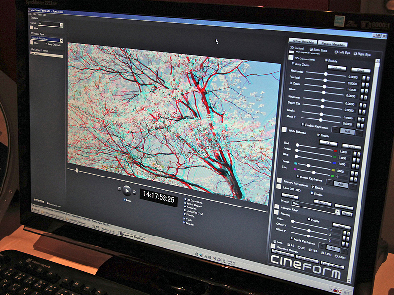 <b>ワンクリックでアナグリフの表示もできる</b>