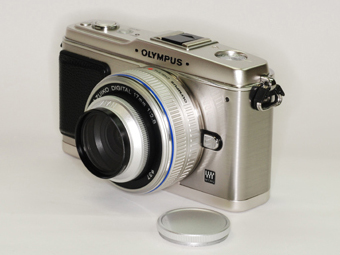 <b>フィルターをフード先端に装着したところ</b>