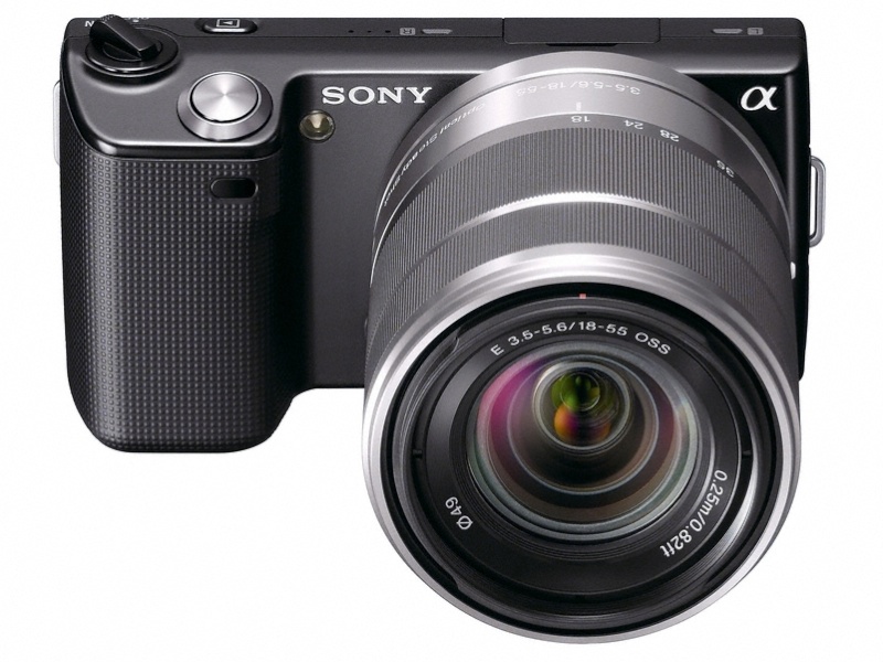 <b>NEX-5。装着レンズはE 18-55mm F3.5-5.6 OSS</b>