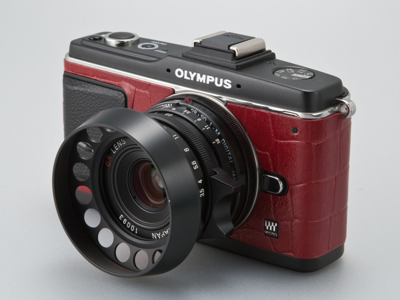 <b>YAMAスペシャルパーツの40.5mm標準フードを装着。Yahoo!オークションにて6,000円</b>