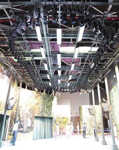 <b>バードビューカメラ</b>