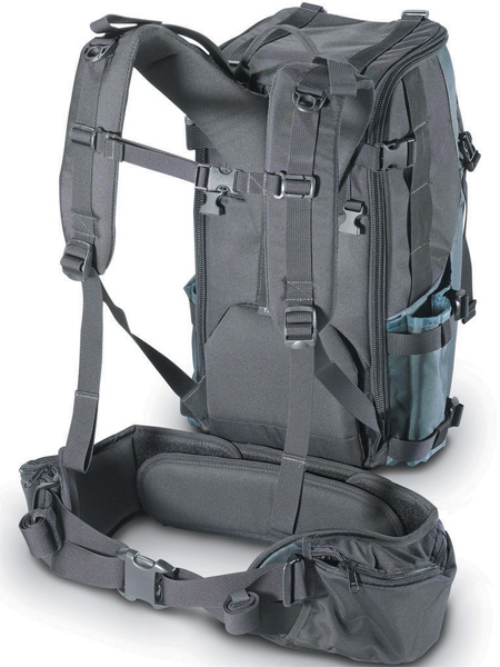 <b>運搬時の疲労を軽減するアドバンスハーネスシステムを採用</b>