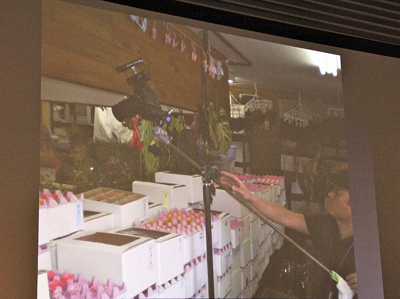 <b>動きのあるカメラワークでは、ブームスタンドを活用</b>