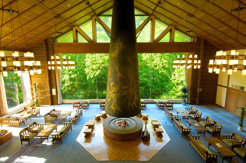 <b>ラウンジ「森の神話」</b>