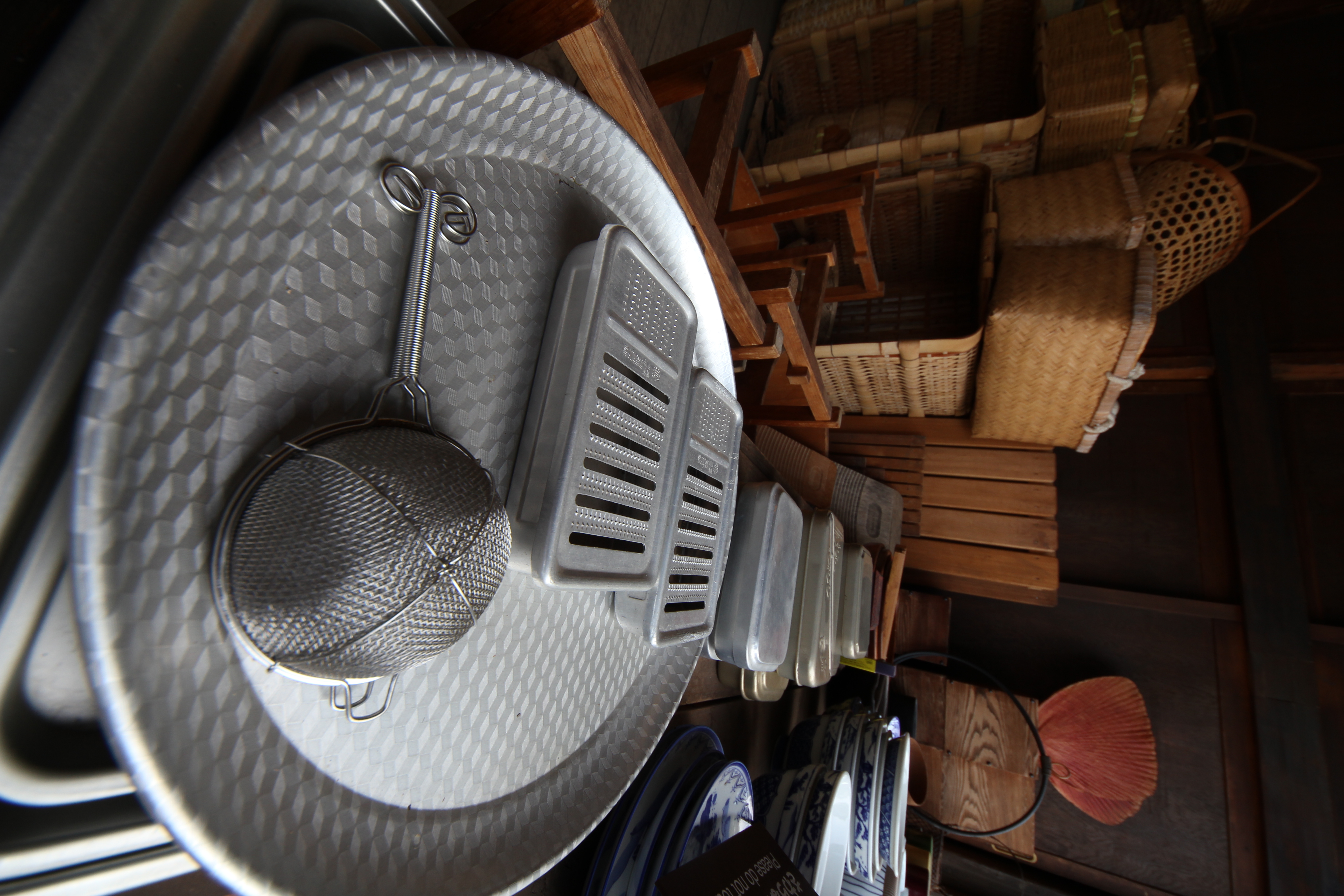 <b>EOS Kiss X4のファインダーだとピントの山はほとんどつかめない。なので、近接撮影時はライブビューの拡大表示を使う。手持ちでも案外いける<br>EOS Kiss X4 / 8-16mm F4.5-5.6 DC HSM / 5,184×3,456 / 1/30秒 / F8 / 0EV / ISO160 / WB：オート / 8mm</b>