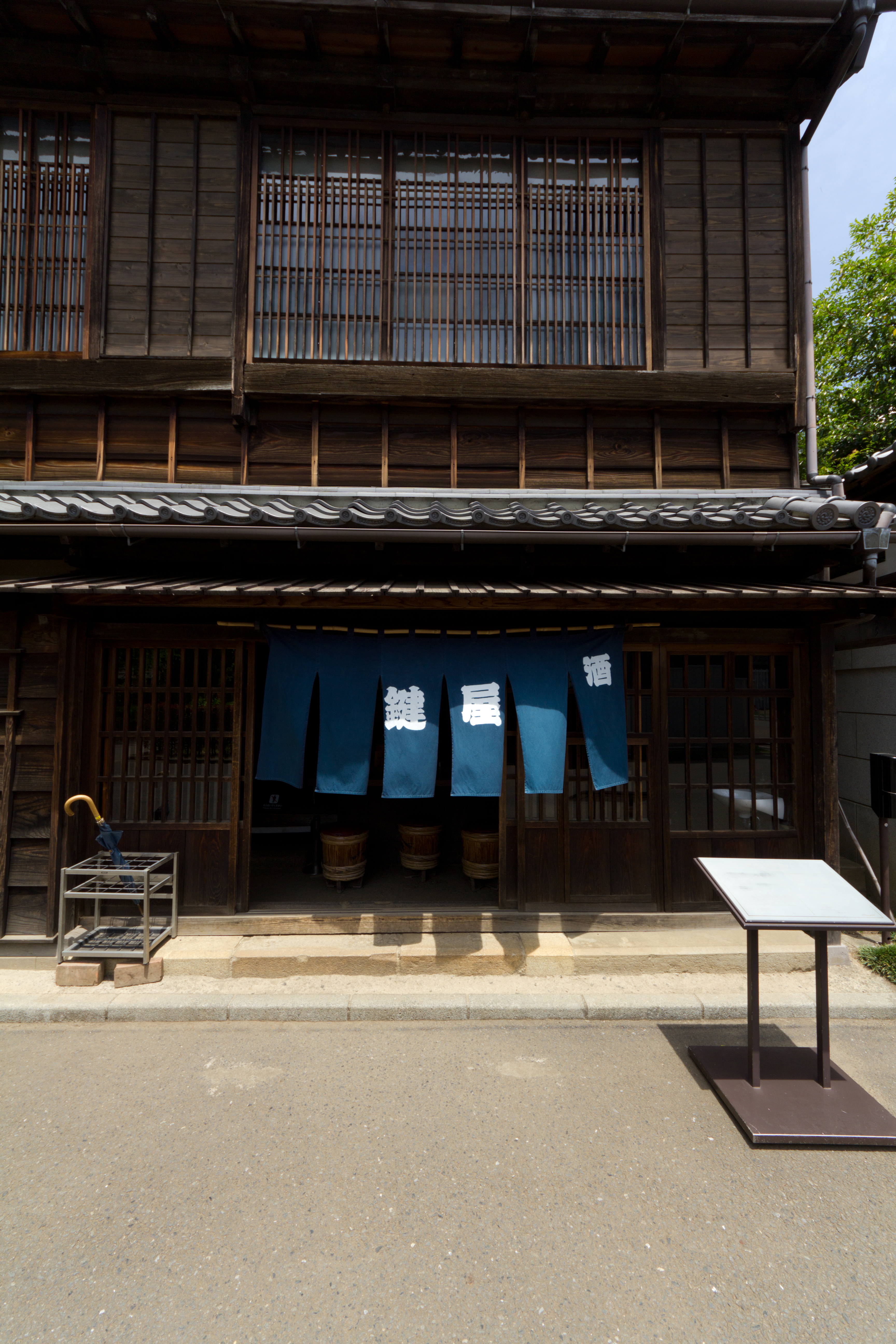 <b>「レンズ補正」ありで現像</b>