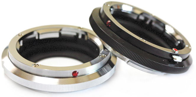 <b>シルバー（左）とブラック（右）</b>