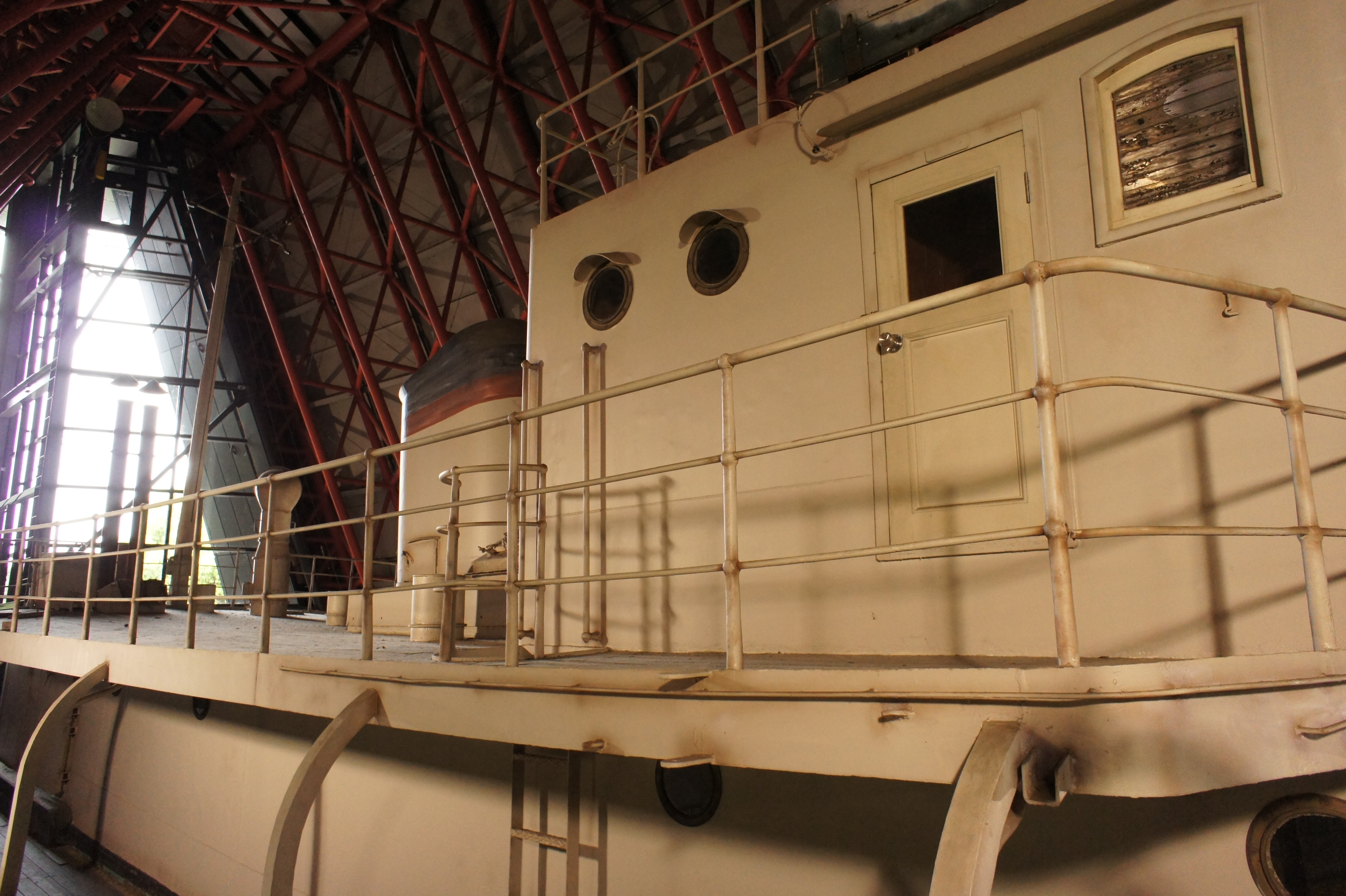 <b>手を伸ばしてのハイアングル撮影。液晶モニターが動かせるのはいいところ。縦位置に対応できないのはいまいちだけど<br>NEX-5 / E 16mm F2.8 / 4,592×3,056 / 1/60秒 / F5.6 / 0EV / ISO1600 / WB:晴天 / 16mm</b>