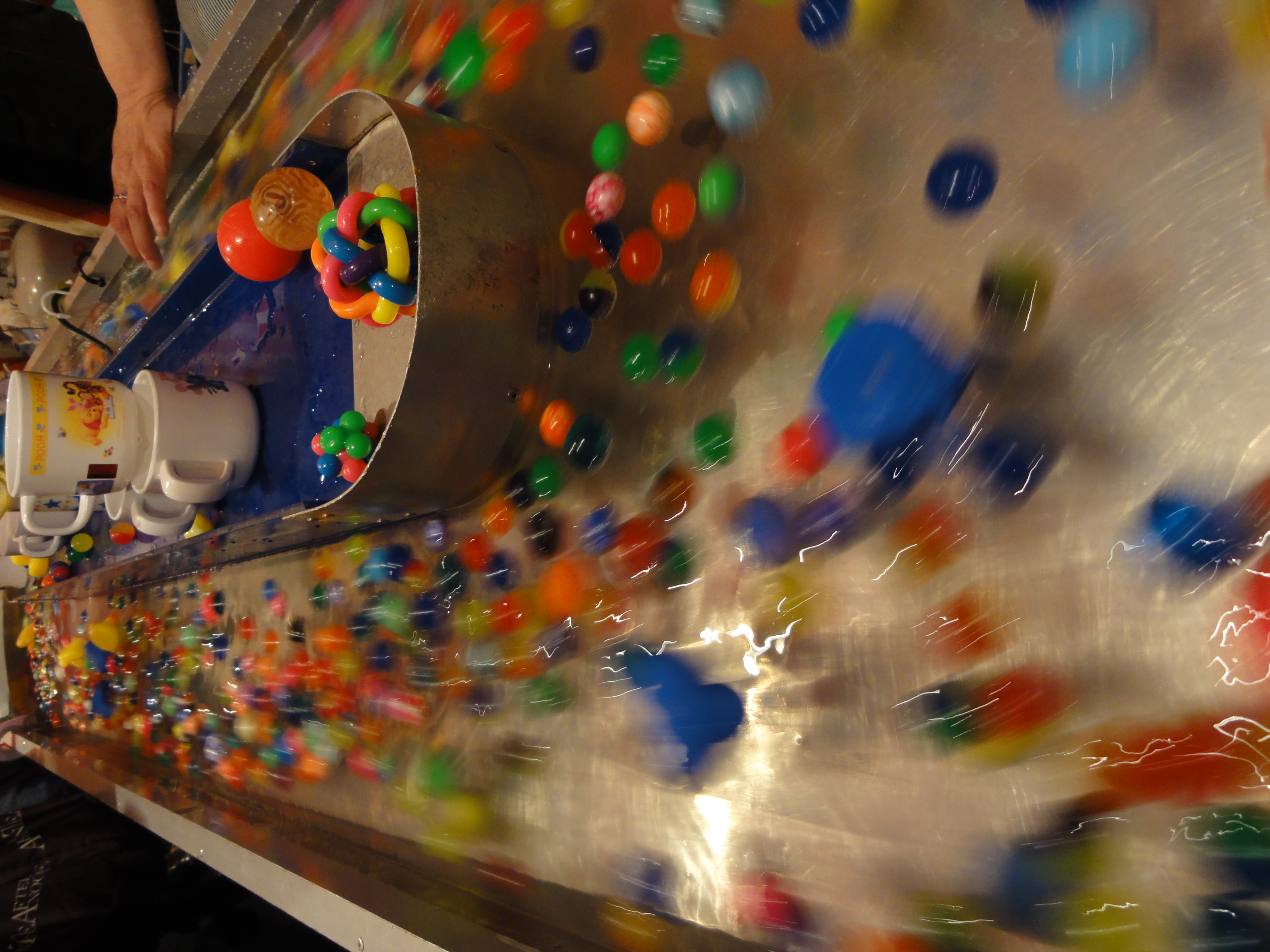 <b>シャッター速度1/8秒くらいにすると雰囲気が出る<br>DSC-HX5V / 約3.8MB / 2,736×3,648 / 1/8秒 / F3.5 / -0.3EV / ISO125 / WB:オート / 4.2mm</b>