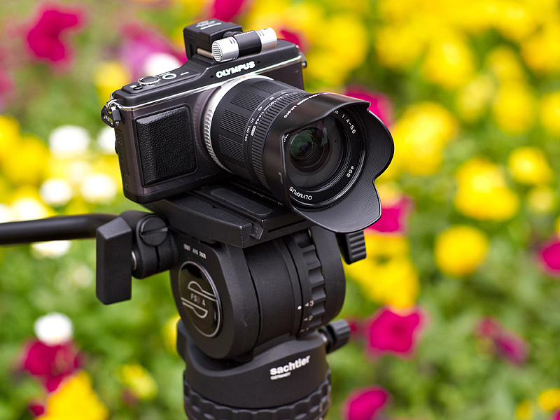 <b>E-P2に装着した「M.ZUIKO DIGITAL ED 14-150mm F4-5.6」</b>