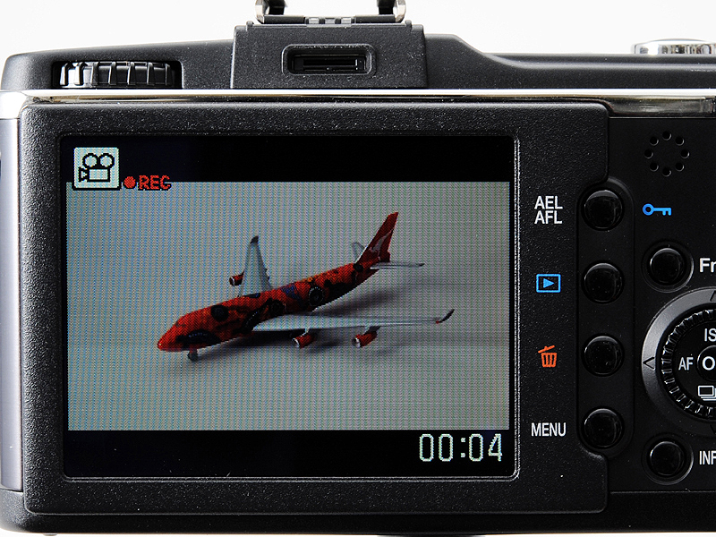 <b>動画撮影中の液晶モニター表示</b>