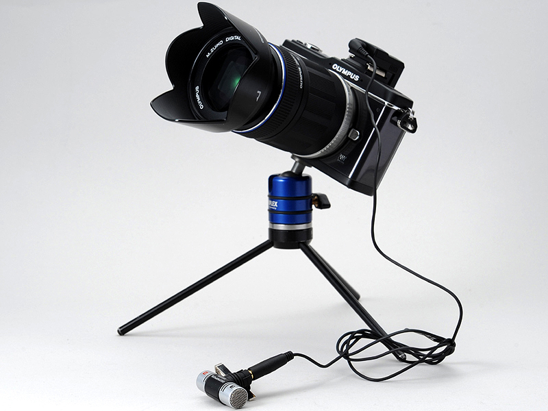 <b>付属の延長コードで、マイク部分を離して使用できる</b>