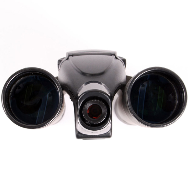 <b>1.5型の液晶モニターを備える</b>