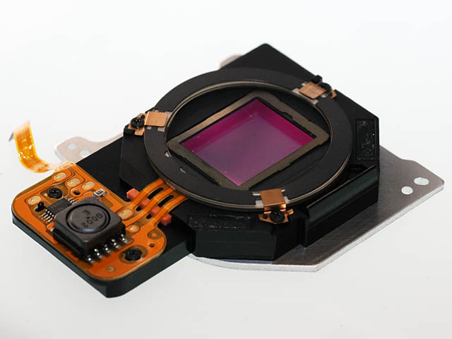 <b>E-1が搭載したスーパーソニックウェーブフィルターとCCDユニット</b>