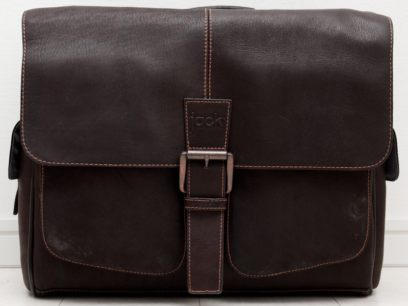 <strong>正面</strong>