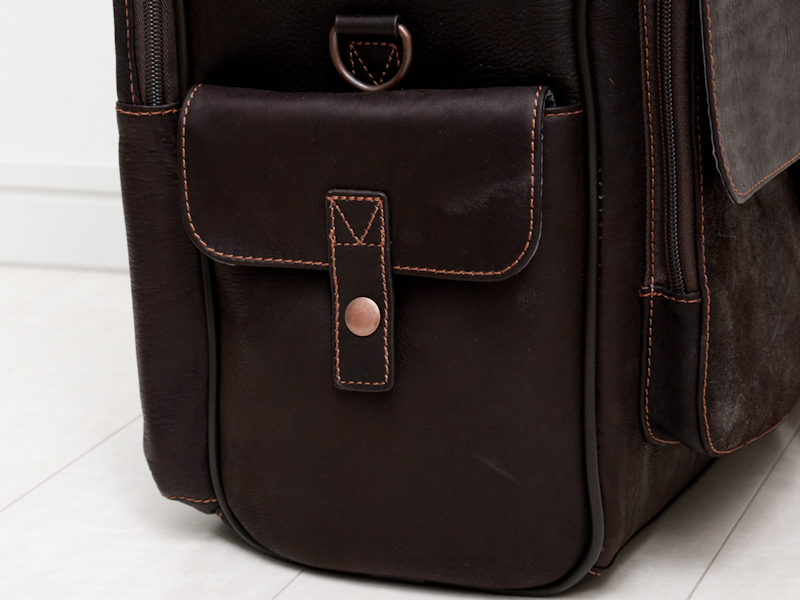 <strong>側面ポケット</strong>