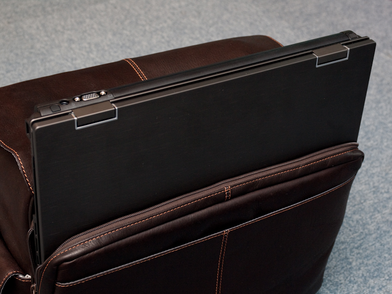 <strong>15.6型のノートPCは収納できなかった</strong>