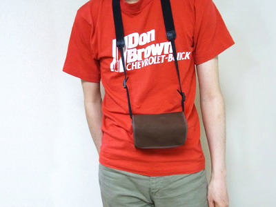 <b>NEX本体に付属するストラップを装着したまま収納できる</b>