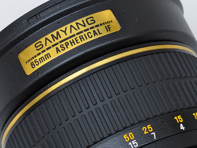 <b>表面は細かな凹凸のある仕上げ</b>