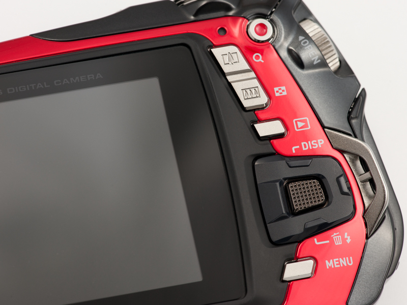 <b>背面のボタン類はかちっとしたクリック感があるが、重いわけではなく、操作性は良好だ</b>