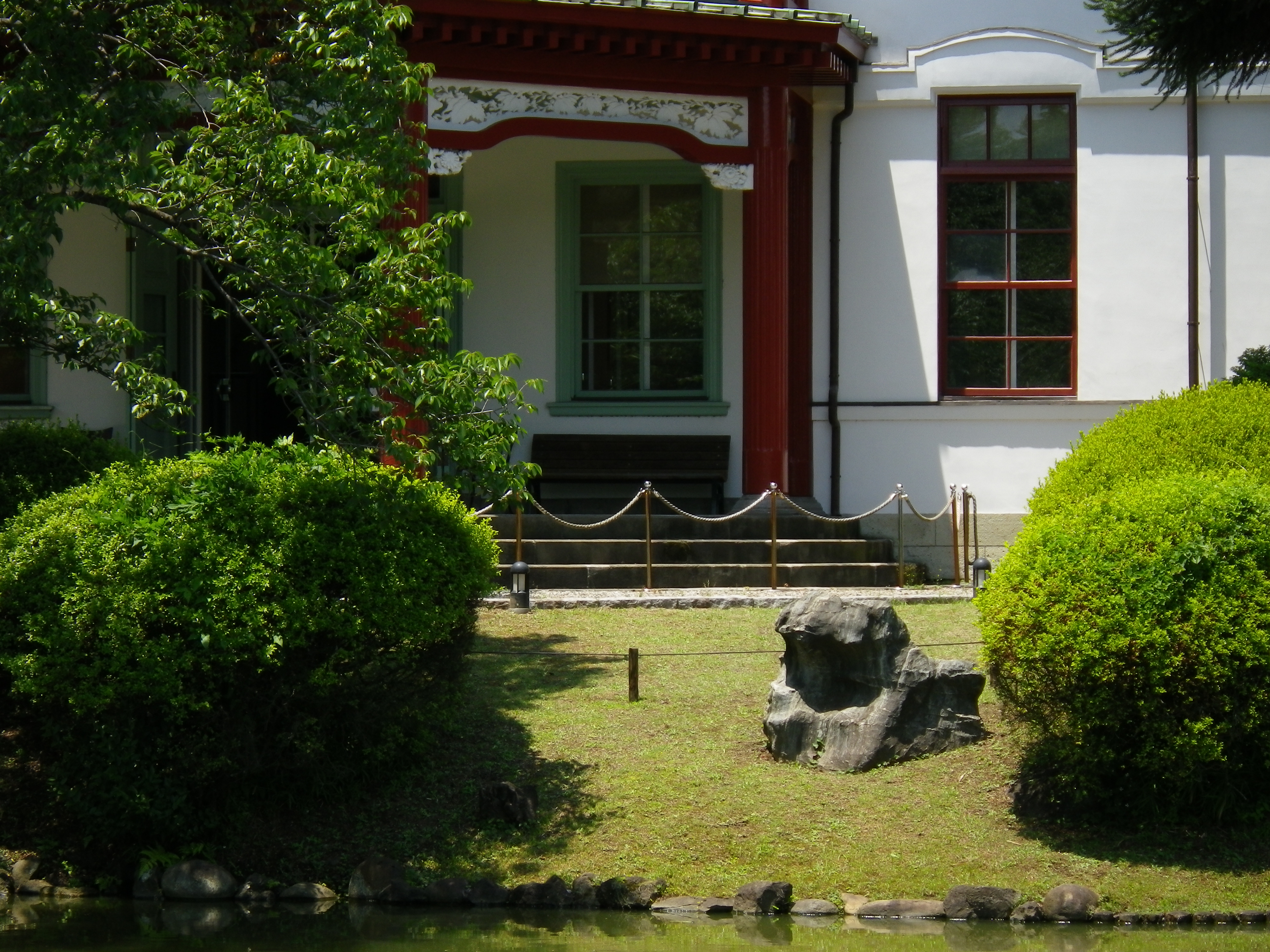 <b>Optio W90 / 4,000×3,000 / 1/200秒 / F5.5 / −0.7EV / ISO80 / WB:太陽光 / 25mm</b>