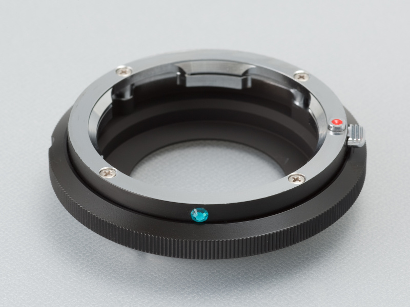 <b>三晃精機のEマウント用ライカMマウントアダプターを使用した。ブラック仕様は1万6,000円</b>
