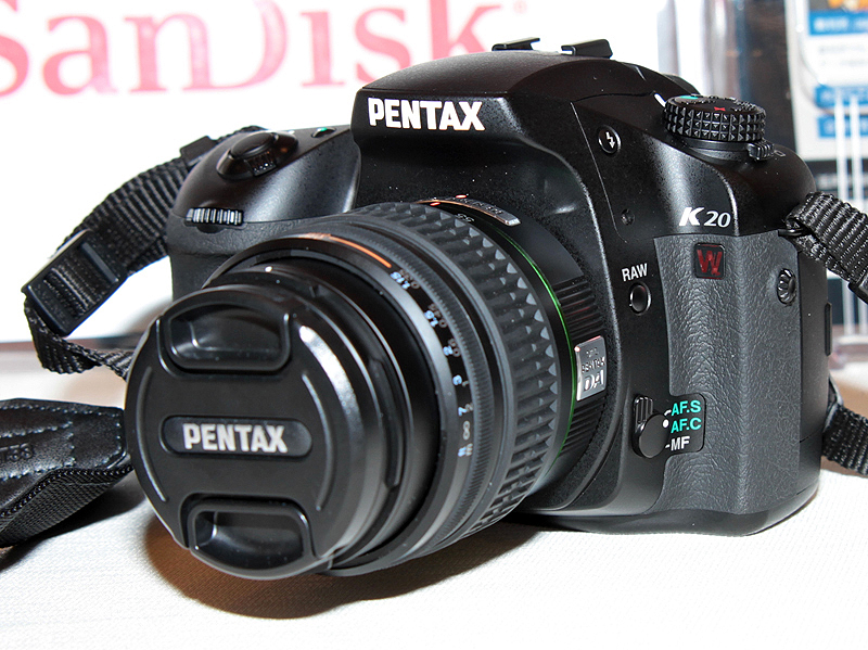 <b>ペンタックス「K20D」ベースの「K20D-W」</b>