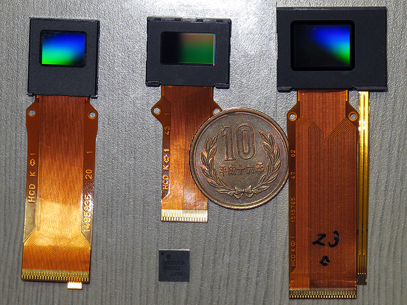 <b>左からSVGA、QHD、XGAの表示ユニット</b>