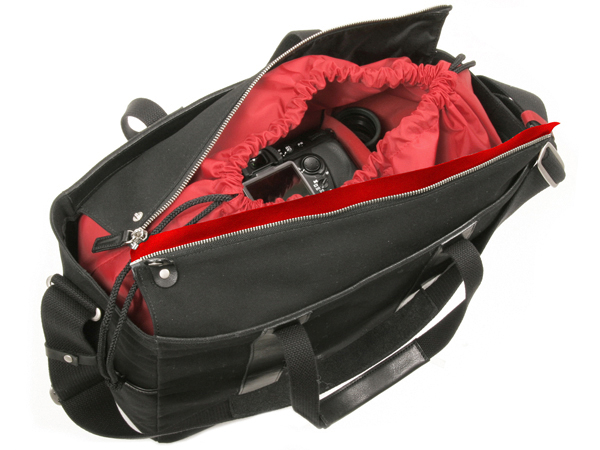 <b>開口部を巾着式に閉められる</b>