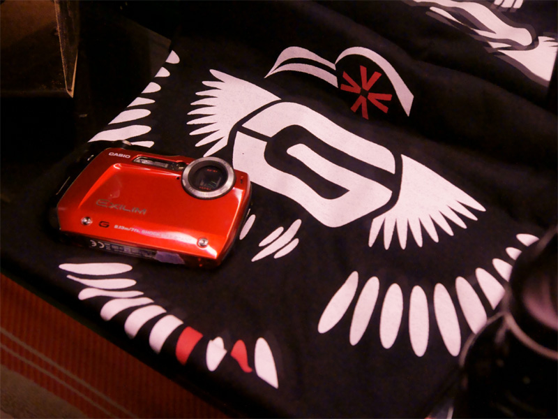 <b>オリジナルTシャツとEX-G1（レッド）</b>